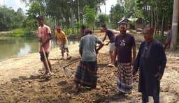 সংবাদ প্রকাশের পরও পাঁচবিবিতে নীরব কর্তৃপক্ষ, এগোলেন জনপ্রতিনিধি