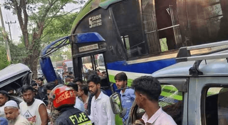 লোহাগাড়ায় বাস-হাইয়েস সংঘর্ষে নিহত ১০, আহত ৬