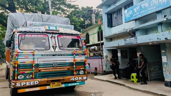 চার মাস পর হিলি বন্দরে চাল আমদানি শুরু