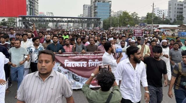 আওয়ামী লীগ নিষিদ্ধের দাবিতে রাজধানীতে বিক্ষোভ