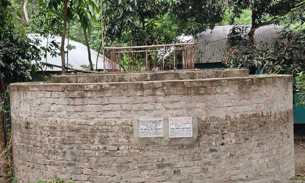 গোয়ালন্দে অর্থসংকটে থেমে স্মৃতিস্তম্ভ, ইতিহাস জানবে কারা?