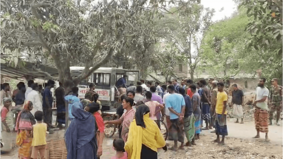 নওগাঁয় গাছ কাটাকে কেন্দ্র করে দুই পক্ষের সংঘর্ষে নিহত ২