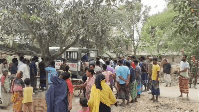 নওগাঁয় গাছ কাটাকে কেন্দ্র করে দুই পক্ষের সংঘর্ষে নিহত ২