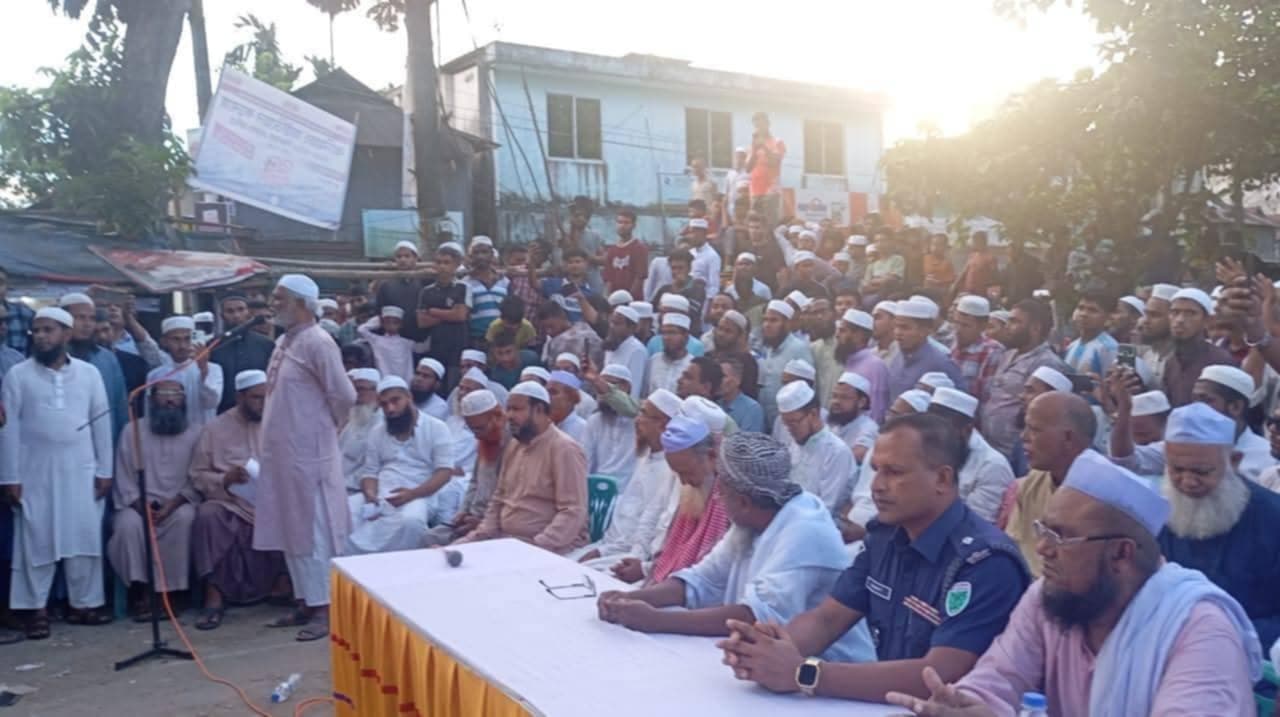মহানবী (সাঃ)-কে নিয়ে কটুক্তি: গ্রেফতারের দাবিতে বিক্ষোভ, ২৪ ঘণ্টার আল্টিমেটাম