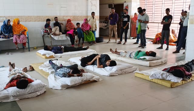 "নওগাঁয় অজ্ঞান পার্টির কবলে ৬ যাত্রী, হাসপাতালে ভর্তি"