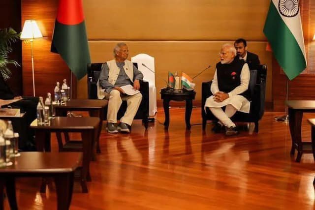 “এই মুহূর্তটি একদিনে গড়ে ওঠেনি—এর পেছনে লুকিয়ে আছে দীর্ঘ সময়ের হিসেব-নিকেশ।”