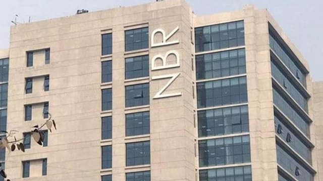 কঠোর বার্তা এনবিআরের: কর্মস্থলে উপস্থিতি নিশ্চিত করতে নির্দেশনা