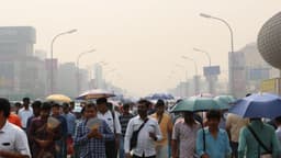 সেপ্টেম্বরেও ভ্যাপসা গরমে অতিষ্ঠ জনজীবন