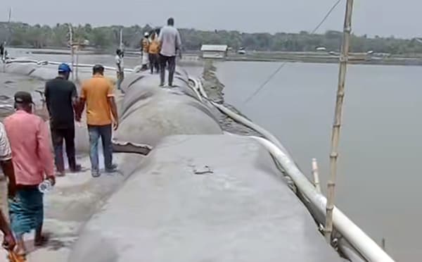 আশাশুনির ১০ গ্রাম প্লাবিত, রিং বাঁধ নির্মাণ সম্পন্ন