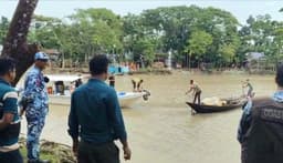 হিজলায় মেঘনায় যৌথ অভিযানে অবৈধ জাল ও ট্রলার জব্দ