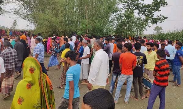 কবরের ওপর নারীর লাশ, রহস্যে স্তব্ধ বালিয়াডাঙ্গী 
