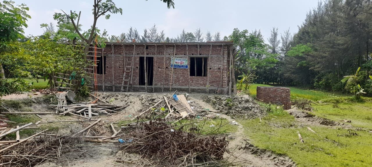 নোয়াখালীতে আদালতের আদেশ অমান্য করে পাকা দালান নির্মাণ
