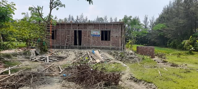 নোয়াখালীতে আদালতের আদেশ অমান্য করে পাকা দালান নির্মাণ