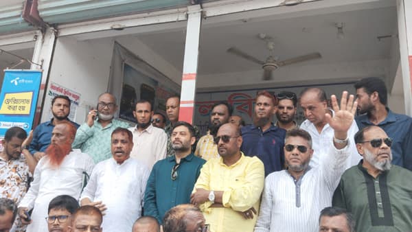 বর্ষপূর্তিতে বিএনপির পথসভায় হাজারো নেতাকর্মী