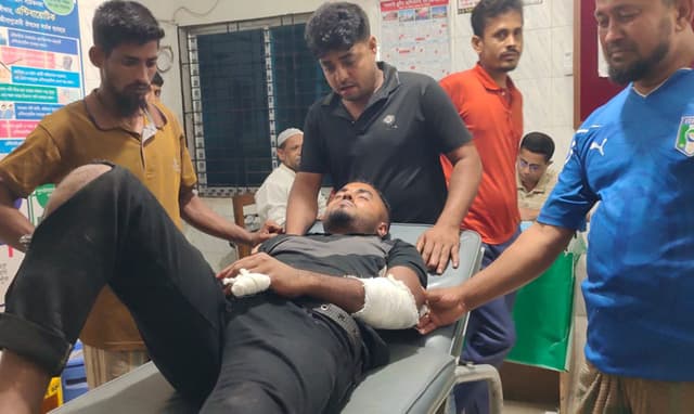 চাঁদা চাওয়া নিয়ে নাজিরপুরে বিএনপির দুই গ্রুপে সংঘর্ষ, আহত ১১