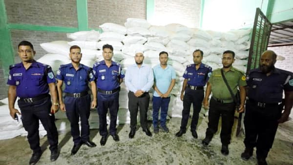 বালিয়াডাঙ্গীতে কৃষকের সারে কৃত্রিম সংকট সৃষ্টির অপচেষ্টা ব্যর্থ, গোডাউন সিলগালা