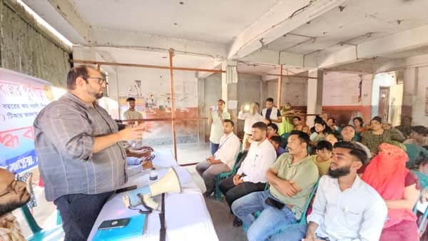 দৌলতদিয়ার যৌনপল্লীতে টাইফয়েড টিকা সচেতনতা ক্যাম্পেইন