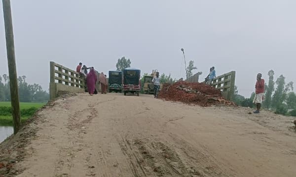 সলঙ্গাবাসীর গলার কাঁটা নবনির্মিত ব্রীজ, বাড়ছে ঝুঁকি