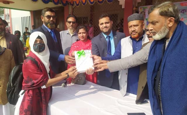 পূর্বধলায় নতুন বই পেয়ে শিক্ষার্থীদের উচ্ছ্বাস
