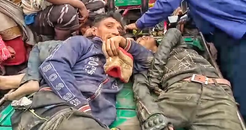 মেহেরপুরে চোর সন্দেহে তিনজনকে গণপিটুনি