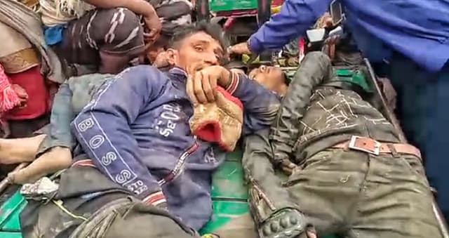 মেহেরপুরে চোর সন্দেহে তিনজনকে গণপিটুনি