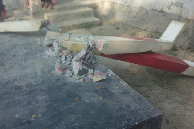 ময়মনসিংহে শহীদ মিনার ভাঙচুর