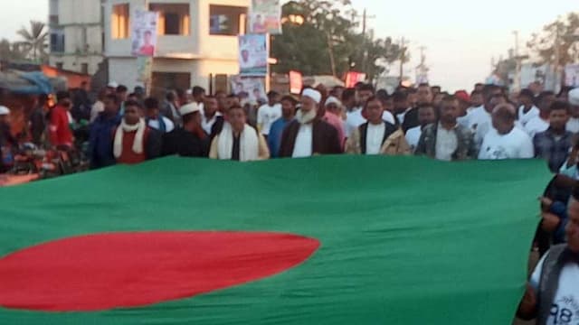 বর্ণাঢ্য শোভযাত্রার মধ্যদিয়ে কুয়াকাটায় ছাত্রলীগের প্রতিষ্ঠাবার্ষিকী পালিত