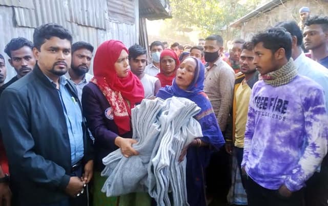 দূর্ঘটনায় নিহত জীপচালকে পরিবারের পাশে উপজেলা প্রশাসন