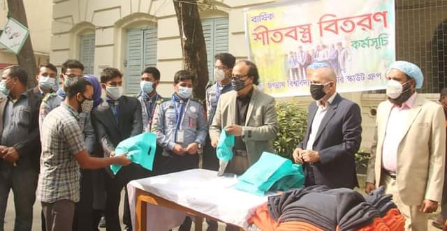 জবিতে রোভার স্কাউটের শীতবস্ত্র বিতরন।