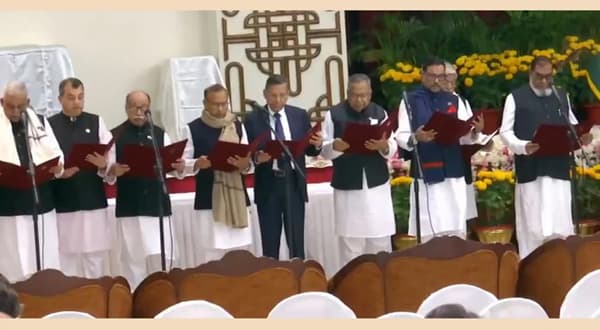শপথ নিলেন সরকারের নতুন ২৫ মন্ত্রী
