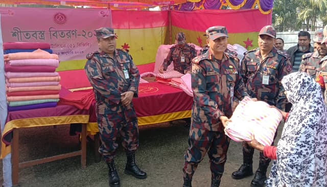 লালমনিরহাটে ৫১ বিজিবি'র শীতবস্ত্র বিতরণ