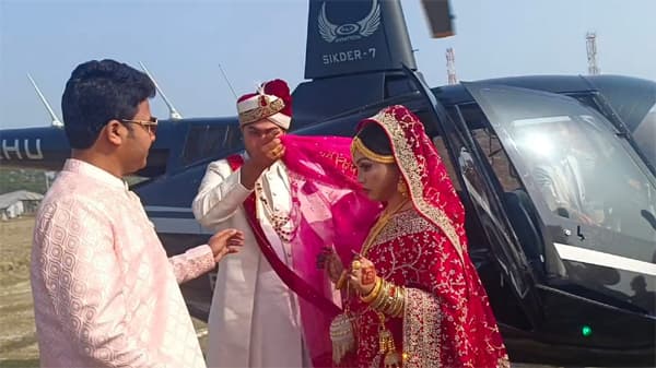 পিতার স্বপ্ন পূরণে হেলিকপ্টারে বৌ আনলেন চিকিৎসক পুত্র