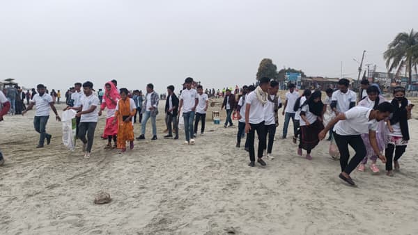 কুয়াকাটা সমুদ্র সৈকতে পরিচ্ছনতা কার্যক্রম পরিচালিত