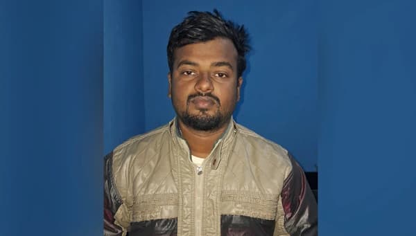 ফেসবুকে ছবি আপলোড নিয়ে দ্বন্দ্বের জের, ৪ বন্ধুকে ছুরিকাঘাত