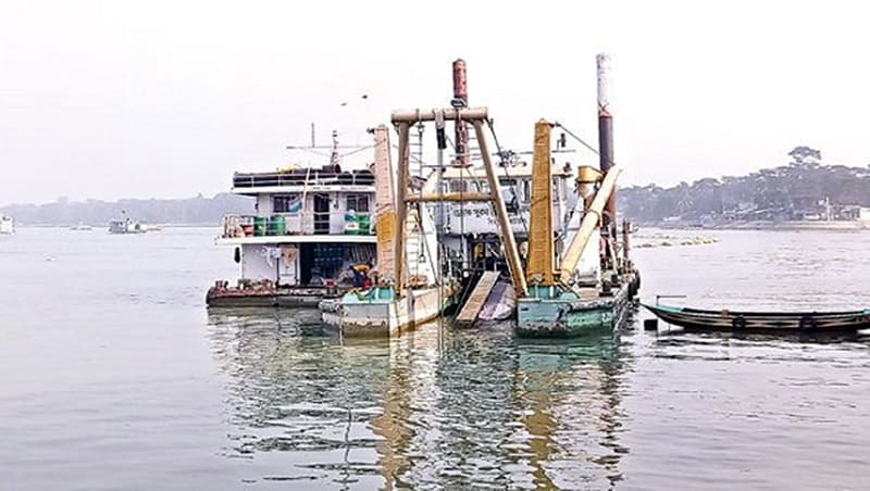 নদীর ড্রেজিংয়ের বালু আবারও নদীতে, খোয়া যাচ্ছে টাকা!