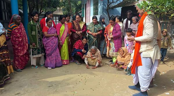 আগৈলঝাড়ায় মার্বেল মেলায় মেতে উঠলো হাজার হাজার নারী-পুরুষ