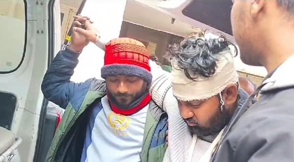 আধিপত্য বিস্তার নিয়ে হিজলায় আ.লীগের দুই গ্রুপের সংঘর্ষ, আহত ৭