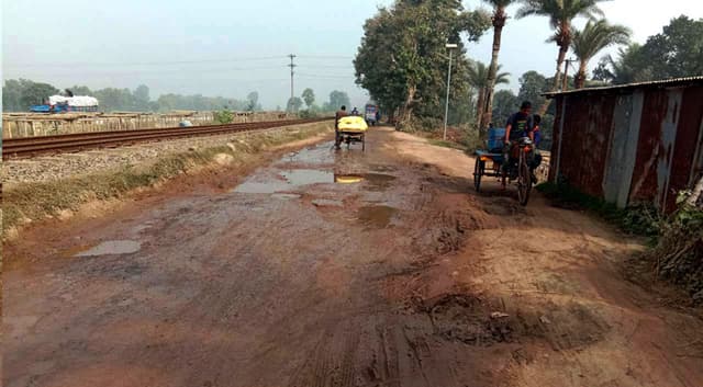 আত্রাই রেললাইনের বাইপাস সড়ক যেন মরণফাঁদ !