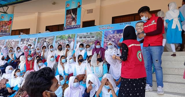 করোনা সংক্রমণের শঙ্কা টিকাকেন্দ্রে !