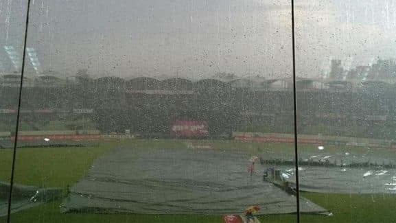 বন্ধ থাকার পর আবার শুরু হলো খেলা