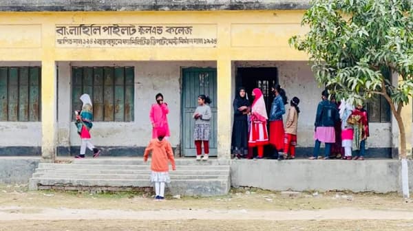 তীব্র শীত, হাকিমপুরের সকল শিক্ষা প্রতিষ্ঠান বন্ধ রাখার নির্দেশ