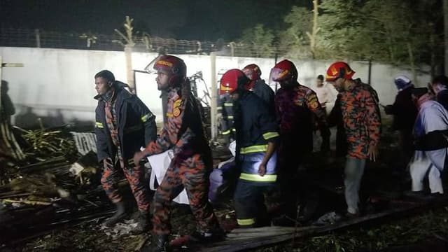 নারায়ণগঞ্জ আগুনে পুড়ে একই পরিবারের চার জনের মৃত্যু