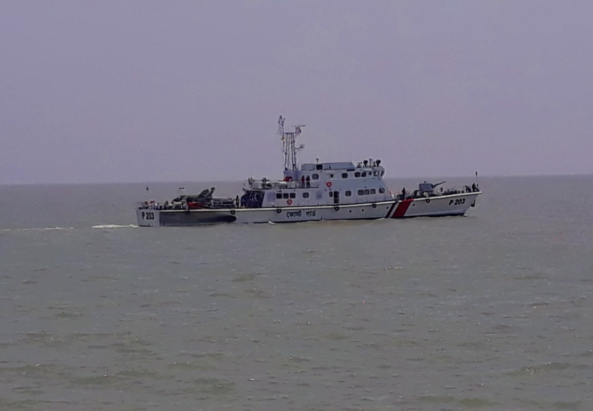 বঙ্গোপসাগরে ফিসিংবোড ডুবিতে নিখোঁজ ৮, চলছে উদ্ধার অভিযান