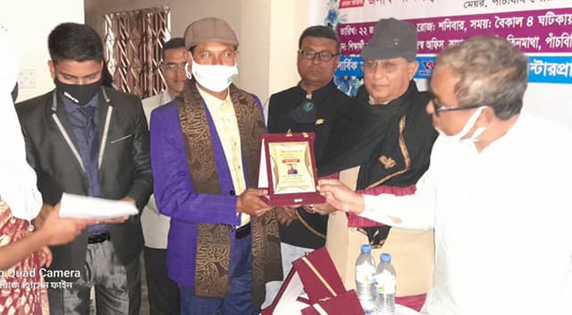 পাঁচবিবিতে কুইজ প্রতিযোগীতায় বিজয়ীদের সম্মাননা প্রদান