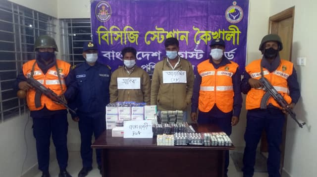 বিপুল পরিমান অবৈধ ভারতীয় ঔষধসহ ২ চোরাকারবারী আটক