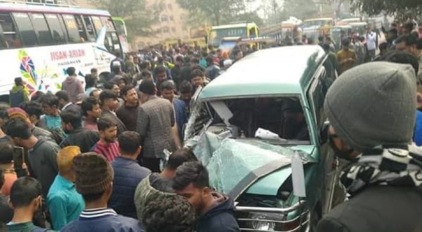 বরিশালে সড়ক দুর্ঘটনায় উপজেলা চেয়ারম্যান-শিক্ষার্থীসহ আহত ৫