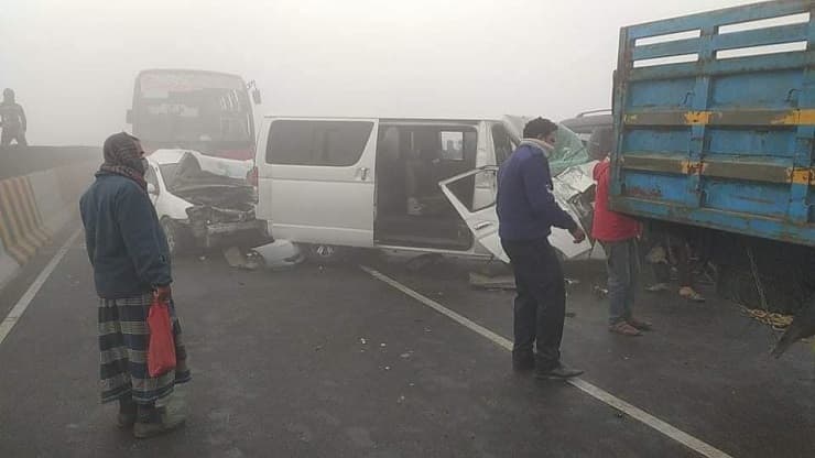 একসঙ্গে ৭ গাড়ির ধাক্কা আহত, পাঁচ