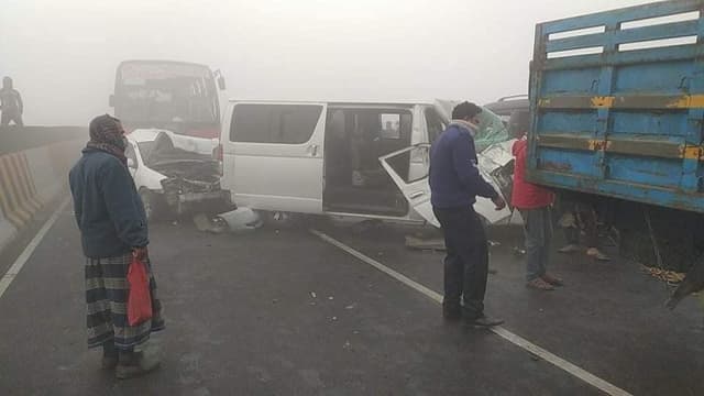 একসঙ্গে ৭ গাড়ির ধাক্কা আহত, পাঁচ