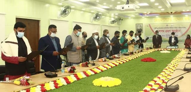 কালিগঞ্জ উপজেলার নবনির্বাচিত চেয়ারম্যান-মেম্বারদের শপথ গ্রহণ
