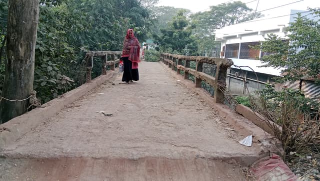 রাস্তা সংস্কার না করায় ভোগান্তি।। দুই ইউনিয়নের মানুষের